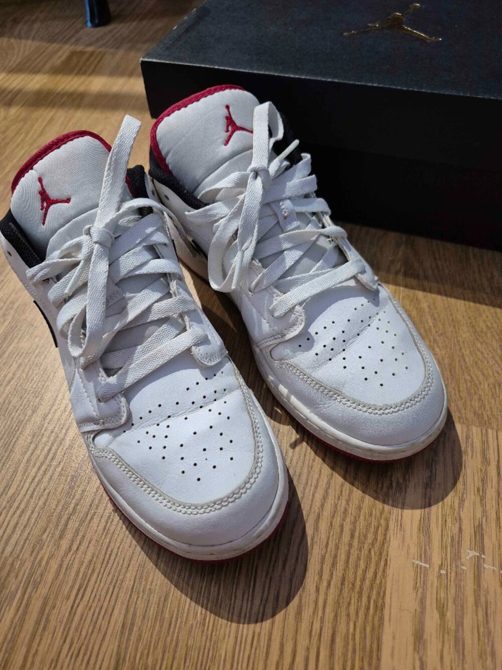 NIKE AIR JORDAN 1 LOW (GS) SIZE US 7 Y